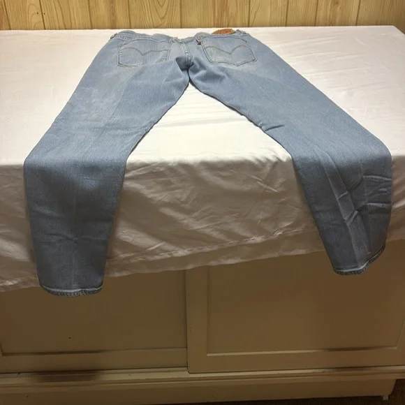 Levi’s Women's Light wash jeans - Picture 6 of 6